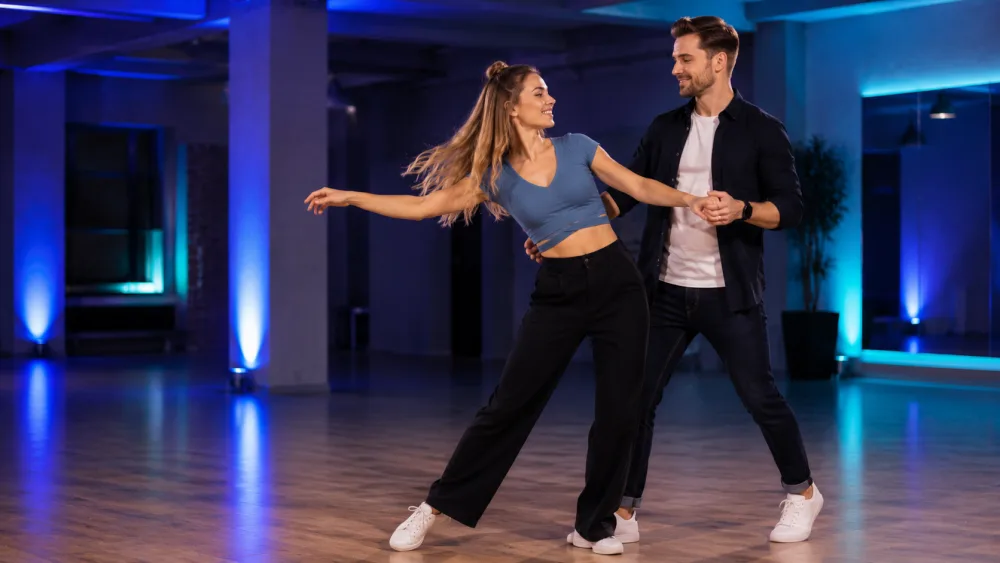 Tanzpaar bei einem West Coast Swing Kurs