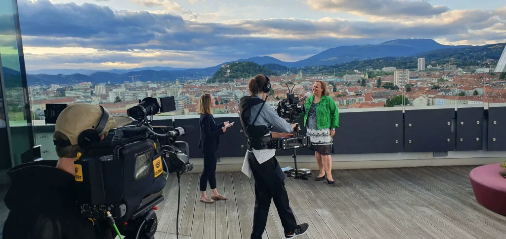 Claudia Eichler im Interview in der Tanzschule Eichler